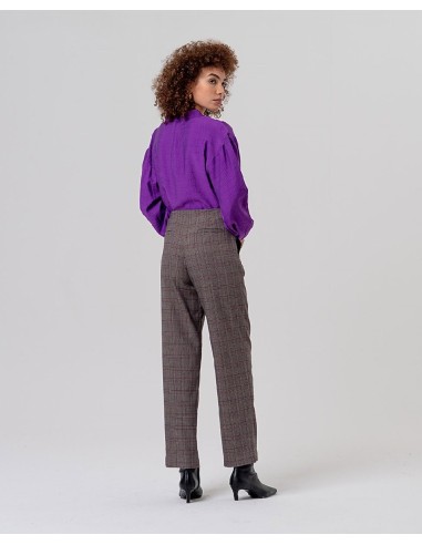 PANTALÓN CHINO DE CUADROS.