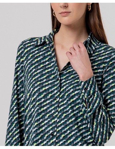 CAMISA AMPLIA ESTAMPADO GEOMÉTRICO.