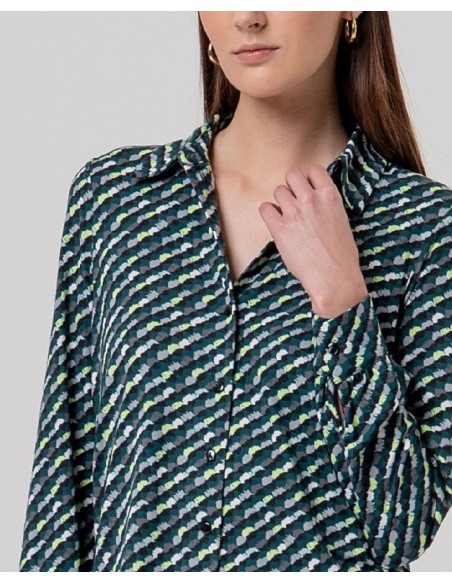 CAMISA AMPLIA ESTAMPADO GEOMÉTRICO.