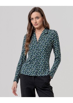 BLUSA ESTAMPADA CON CUELLO SOLAPA.