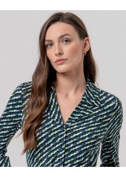 BLUSA ESTAMPADA CON CUELLO SOLAPA. 2