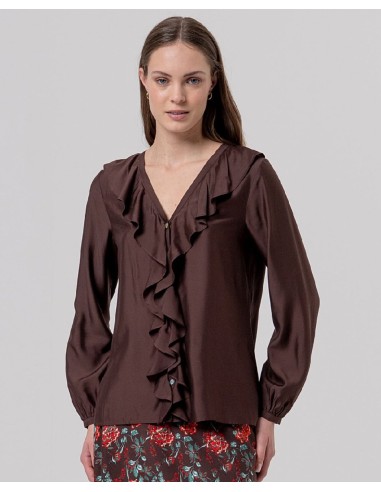BLUSA CON VOLANTE EN CASCADA.
