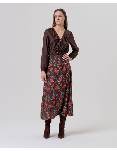 BLUSA CON VOLANTE EN CASCADA.