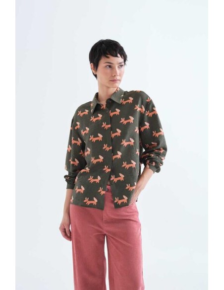CAMISA CON ESTAMPADO VOLPE.