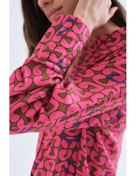 CAMISA CON ESTAMPADO CATENA.