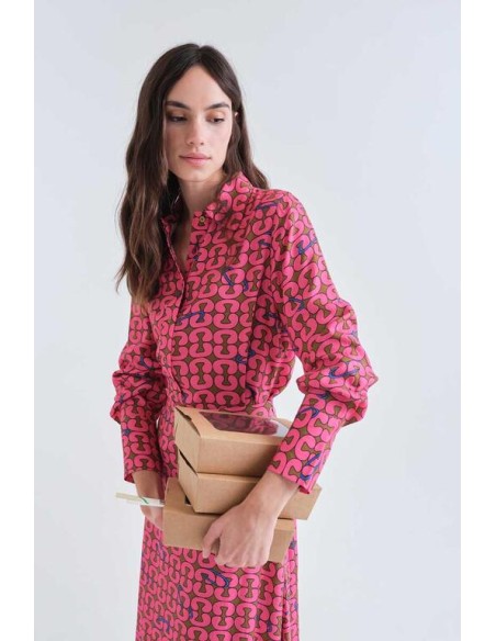 CAMISA CON ESTAMPADO CATENA.