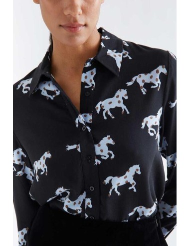 CAMISA CON ESTAMPADO HORSE.