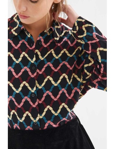 CAMISA CON ESTAMPADO SKEIN.