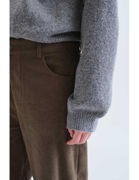PANTALÓN DE PANA VERDE OSCURO.