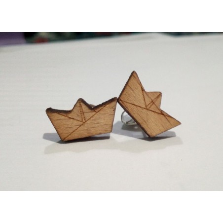 Pendientes de madera barco